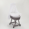 Grijze Rotan Baby Wiegje met Bedtextiel Witte Wafel