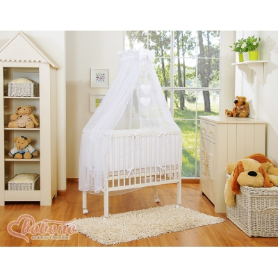 Babywieg aan bed bedkant en beddengoed