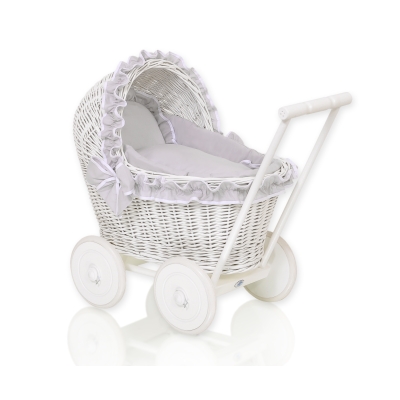 Poppenwagen van wit rotan med beddengoed