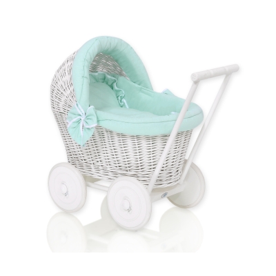 Poppenwagen van rotan mint met beddengoed