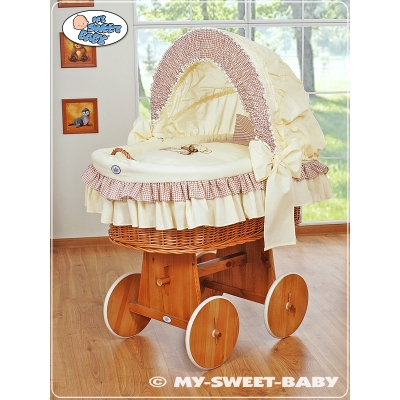 Rieten Wieg met Kap Bruin Bear With Bow
