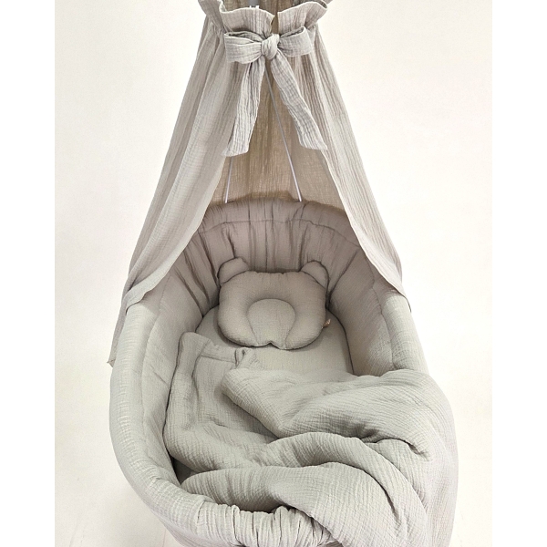 Baby wieg beige dekentje en kussen in berenvorm