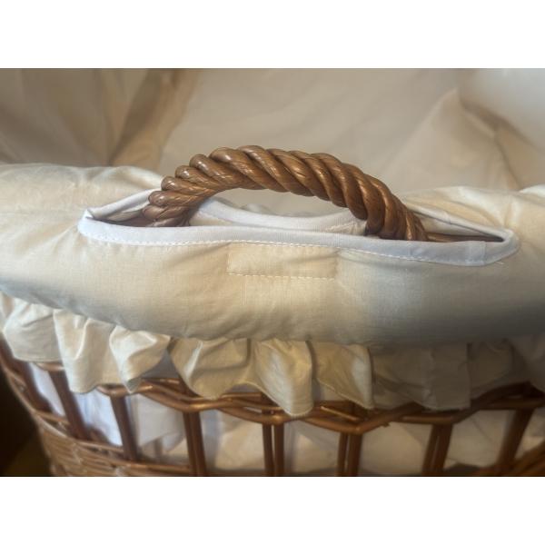 Beige wiegbekleding XXL met opening voor handgreep in de korfbekleding