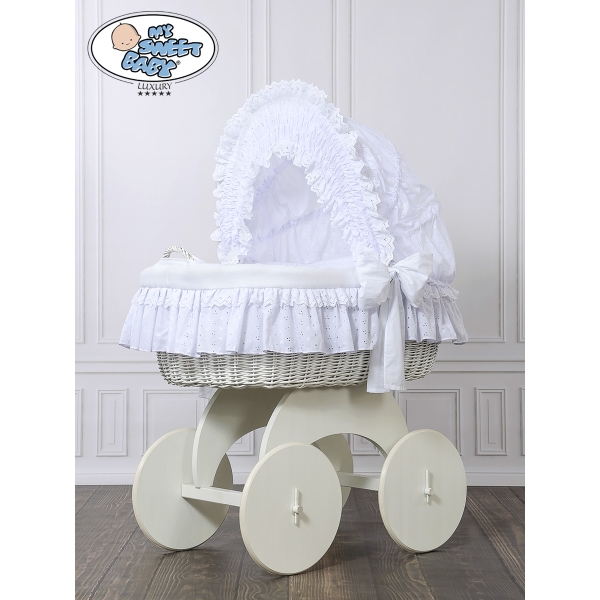 Rieten Wieg  met Kap met Beddengoedset voor Baby  Charlotte