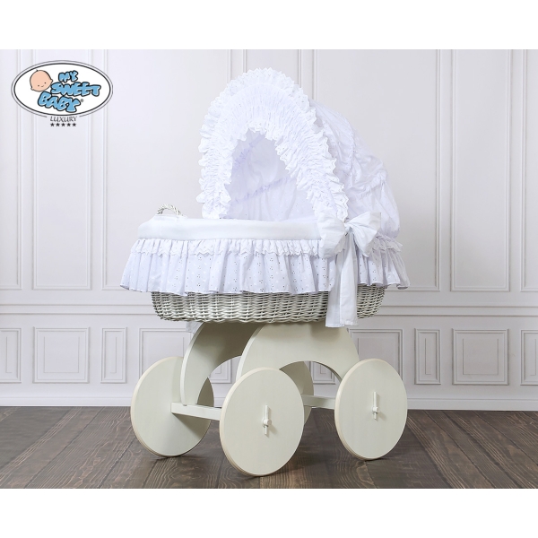 Rieten Wieg  met Kap met Beddengoedset voor Baby  Charlotte