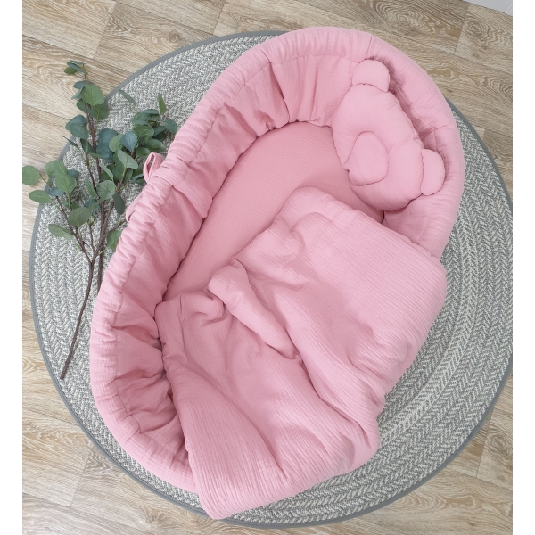 Poederroze wiegbekleding van katoen mousseline