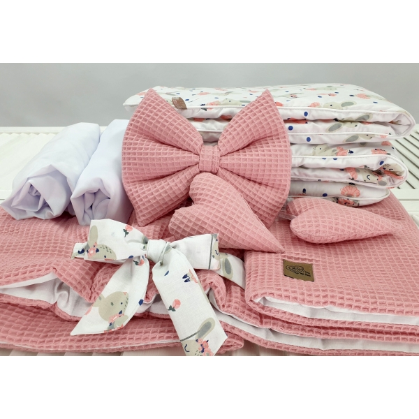 Poederroze wiegbekleding van wafelstof  voor meisje